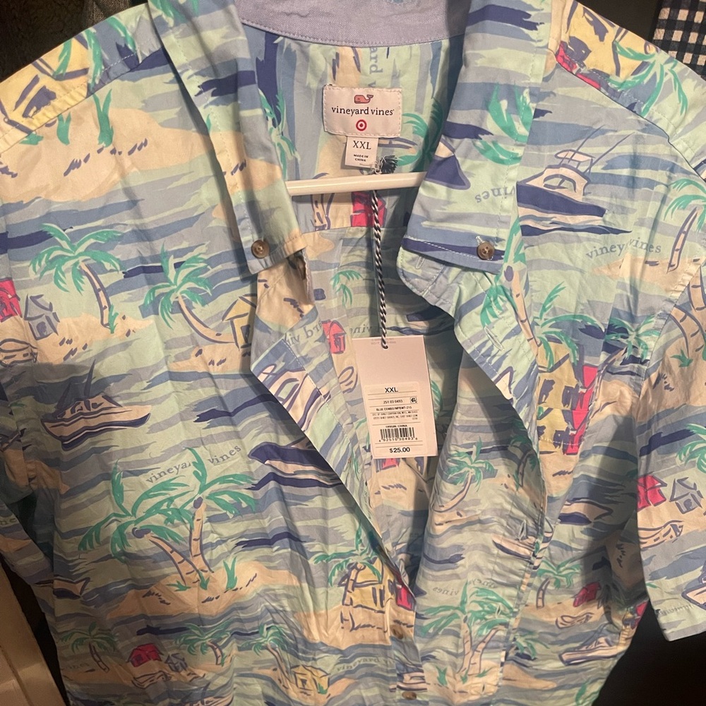 BNWT Vineyard Vines, Target Hawaiian shirt. Size XXL. Could be worn unisex.